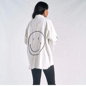 Elam Dolly Shacket Smiley Face White Medium